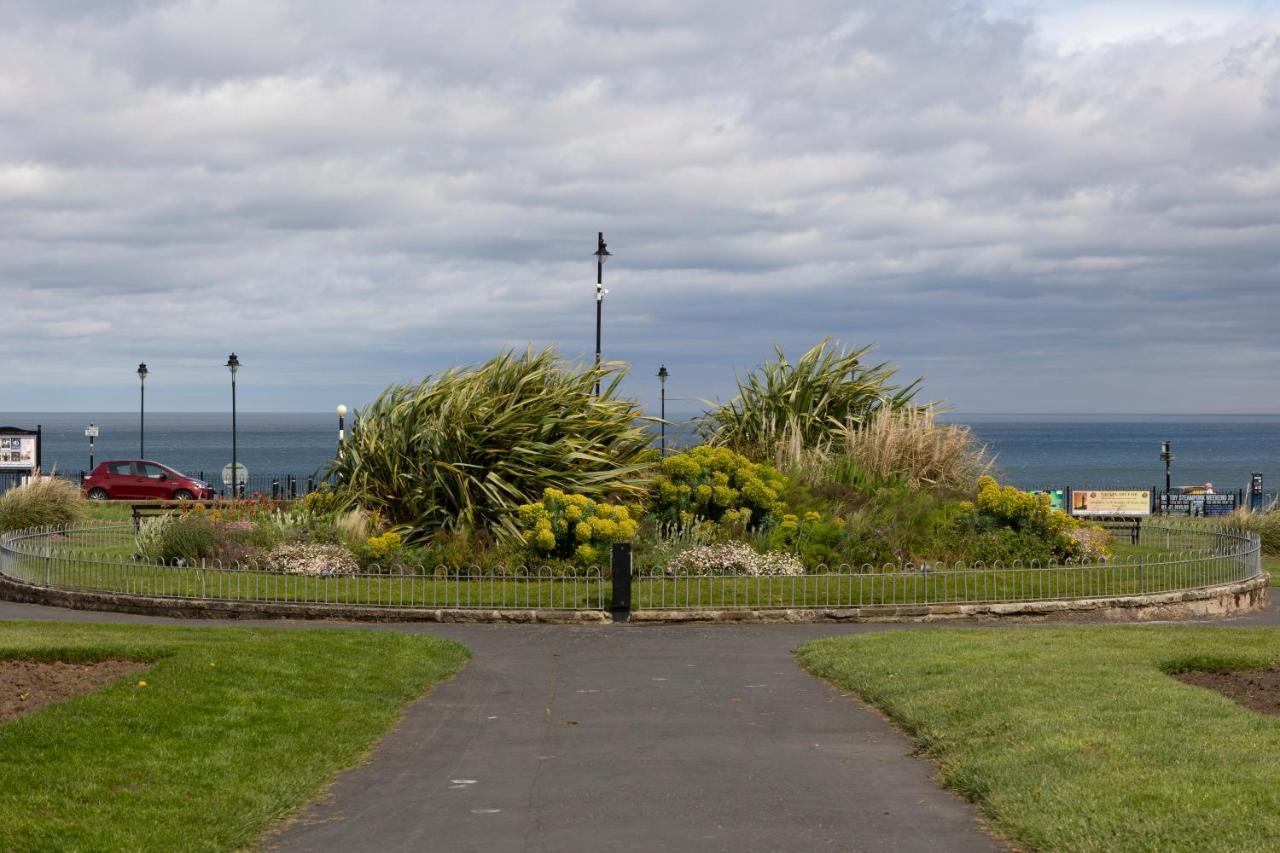 Sapphire Seas Whitby Lägenhet Exteriör bild